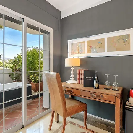 Molo Luxury Puerto Banus * מארבלה